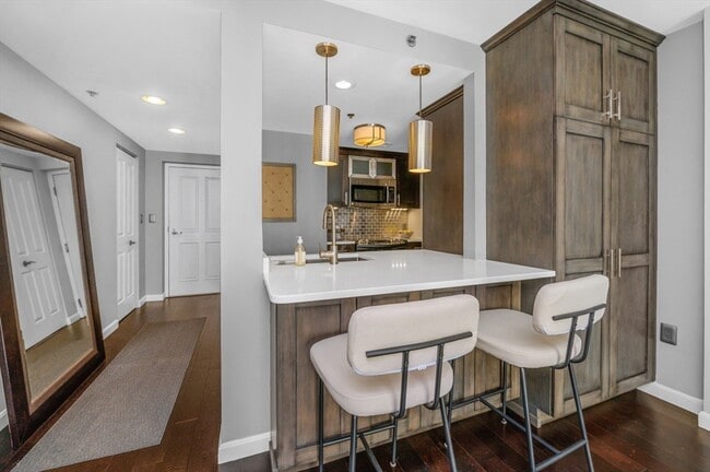 Building Photo - 12-12 Museum Way Unit 828