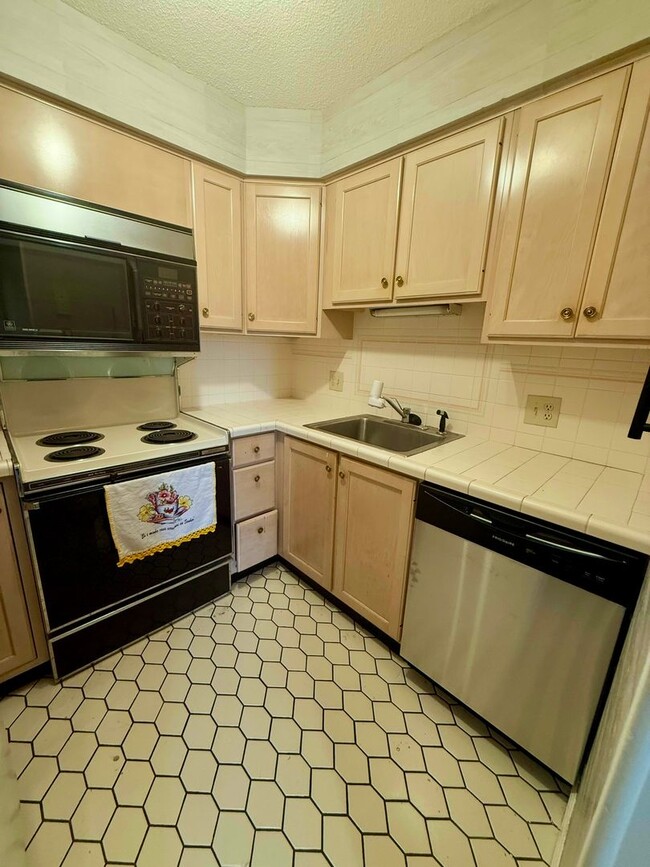Furnished 1 Bedroom Condo in Heart of Pitt... - Furnished 1 Bedroom Condo in Heart of Pitt...