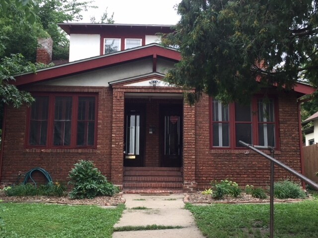 Building Photo - 209 Cedar Lake Rd N Rental