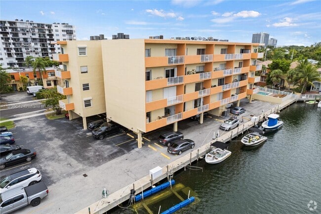 Building Photo - 3545 NE 167th St Unit 402 Rental