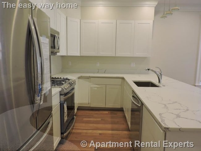 Building Photo - 470 Green St Unit 2