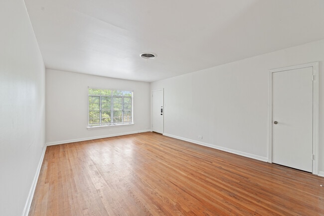 Photo - 417 W Gramercy Pl Unidad 3