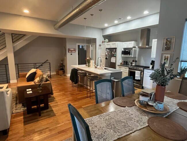 Photo - 3326 S Washington St