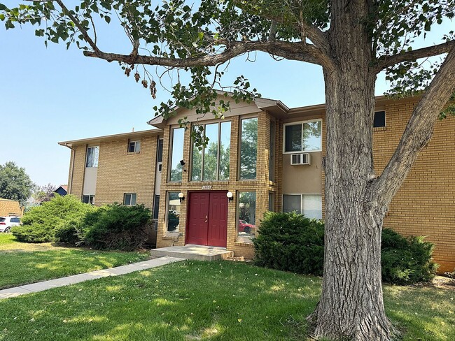Building Photo - 1700 Larch St Unit #B