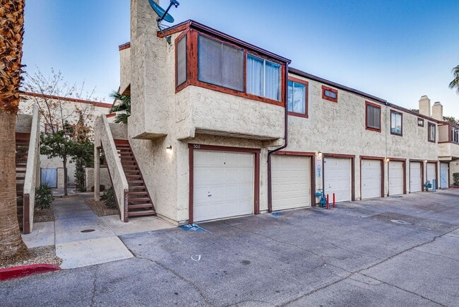 Photo - 5011 Spencer St
