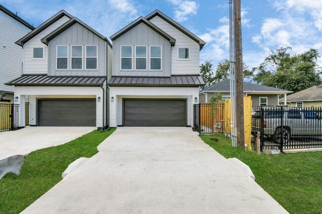 Photo - 2610 Vance St