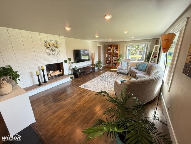 Photo - Beautiful Fully Furnished 3-Bedroom Home i...