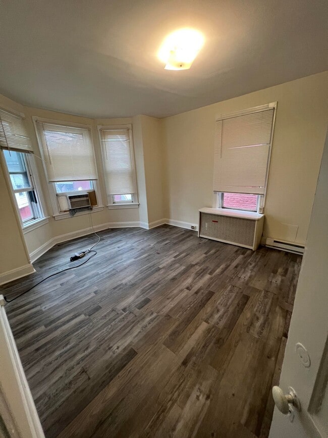 Photo - 27 S Locust St