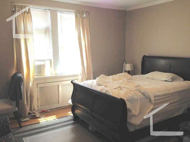 Photo - 251 Kelton St