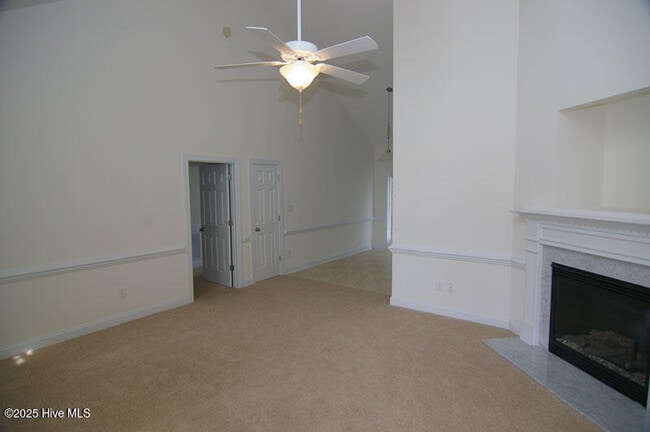Photo - 2104 Cherrytree Ln