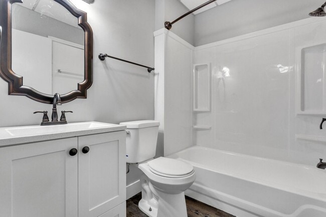 Building Photo - 4 Bed 2 Bath - Newly updated Shadyside home