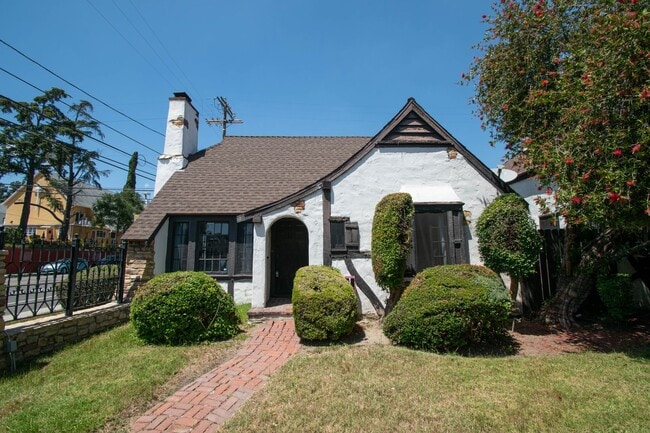 Photo - 2906 Griffith Park Blvd Unidad 2912.5