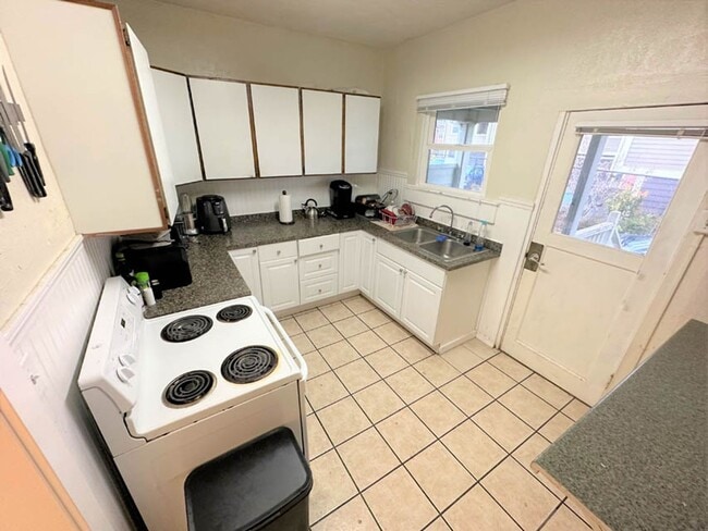 Photo - Monroe & 23rd St. Big 6 Bed 2 bath Home