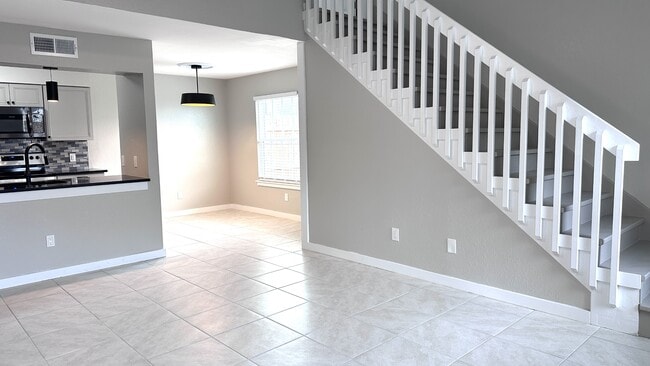 Building Photo - 7202 Mansions Dr