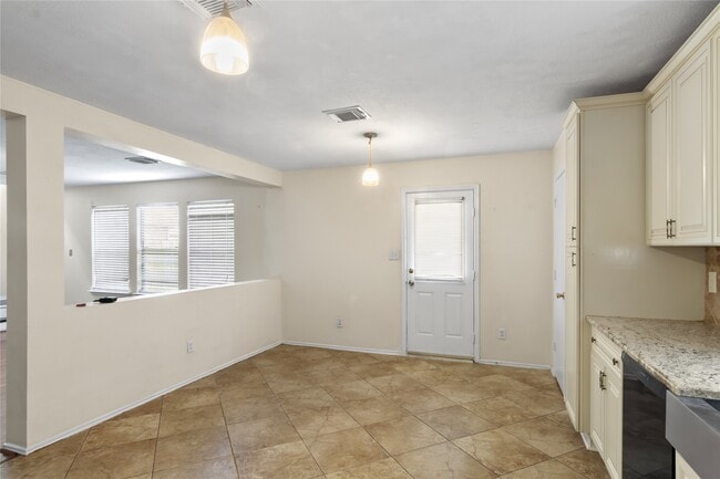 Photo - 5815 Clerkenwell Dr