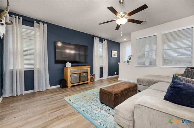 Photo - 2043 Cowan Dr