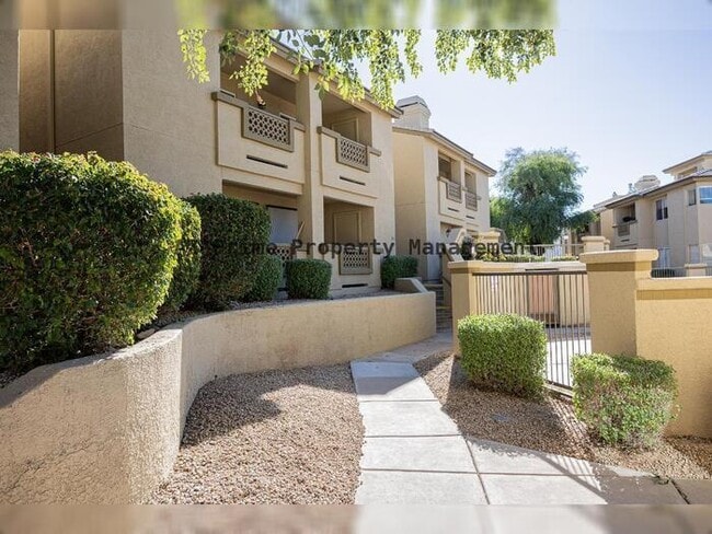 Building Photo - 1880 E Morten Ave Unit 206