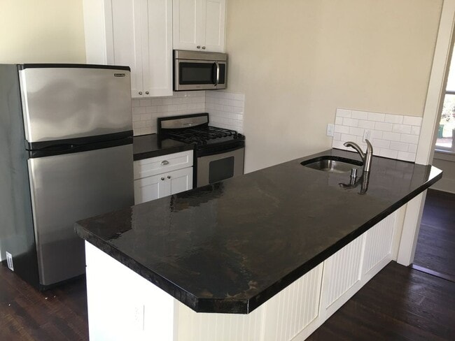 four piece appliance suite - 317 Laurel Street West Unit 1