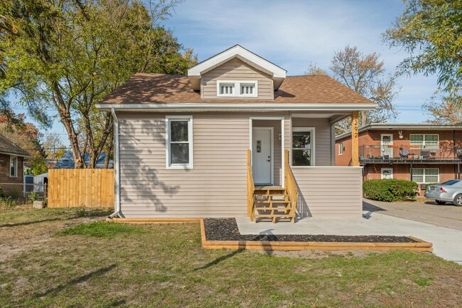 Photo - 292 W Marshall St