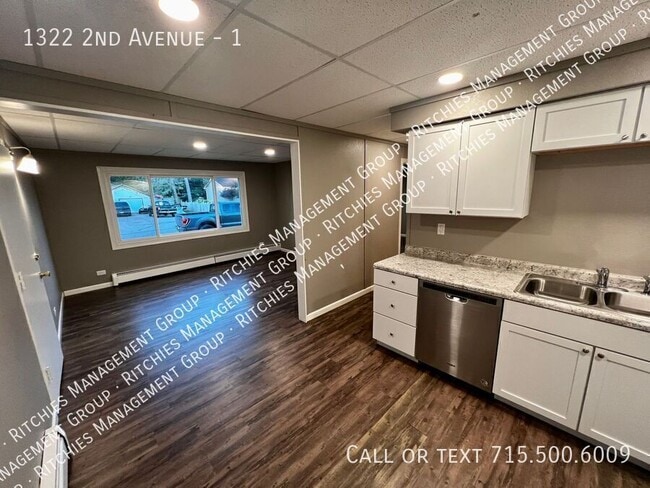 Building Photo - 1322 2nd Ave Unit 1