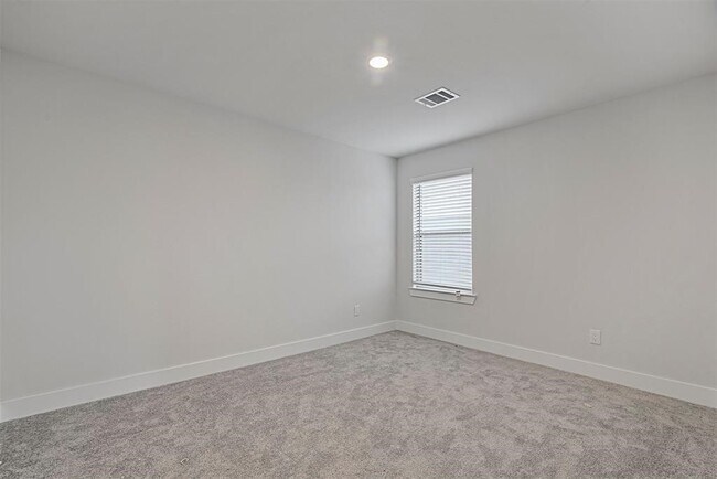 Photo - 10638 Whitejacket