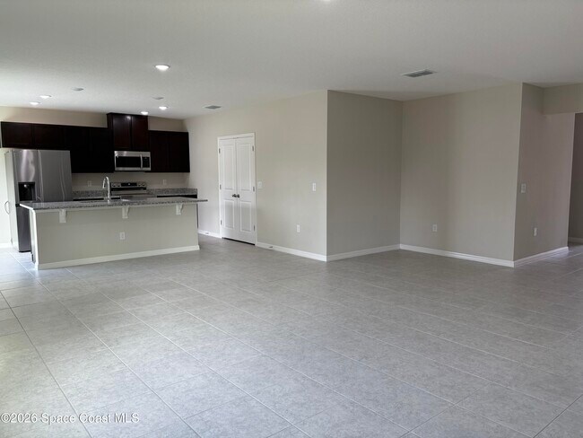 Photo - 474 San Filippo Dr SE