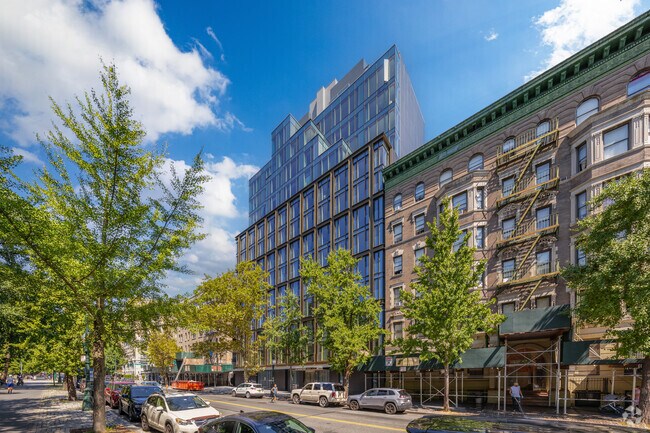 Photo - 145 Central Park N