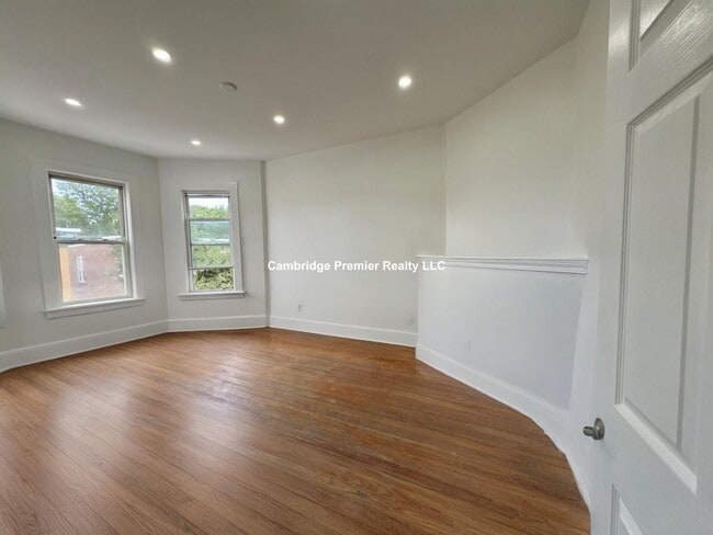 Building Photo - 49 Stanwood St Unit 3 Rental