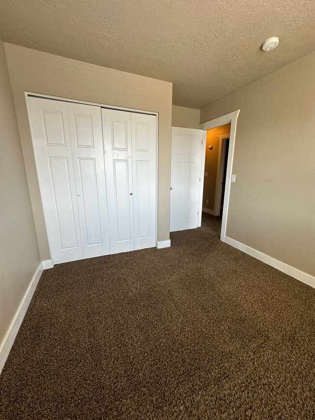 Photo - Dog friendly 3 Bedroom 2.5 Bath town home in Provo.