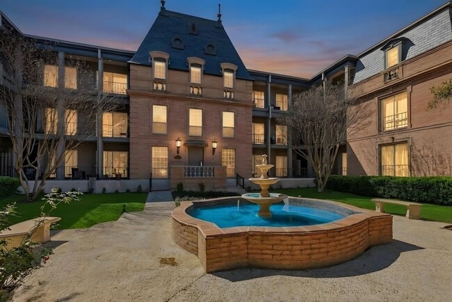 Photo - 7709 Broadway Unit 121