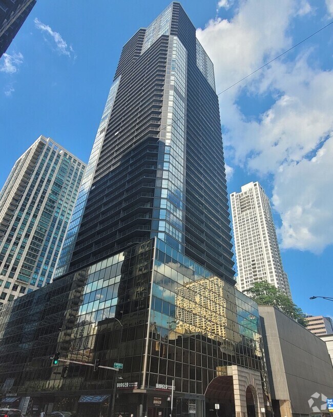 Building Photo - 10 E Ontario St Unit 3311 Rental