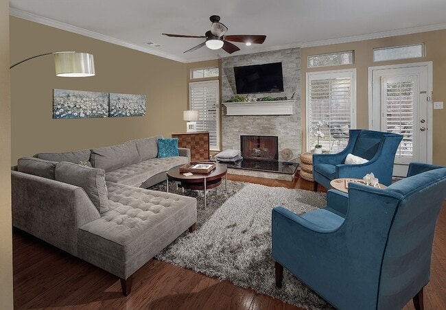 110 N Valley Oaks Cir