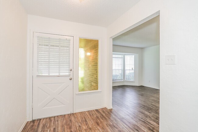 Photo - 26218 Maplewood Dr