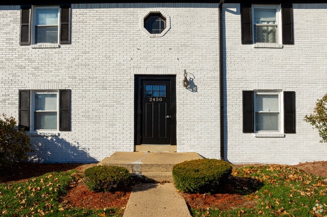 Charleston Square Apartments