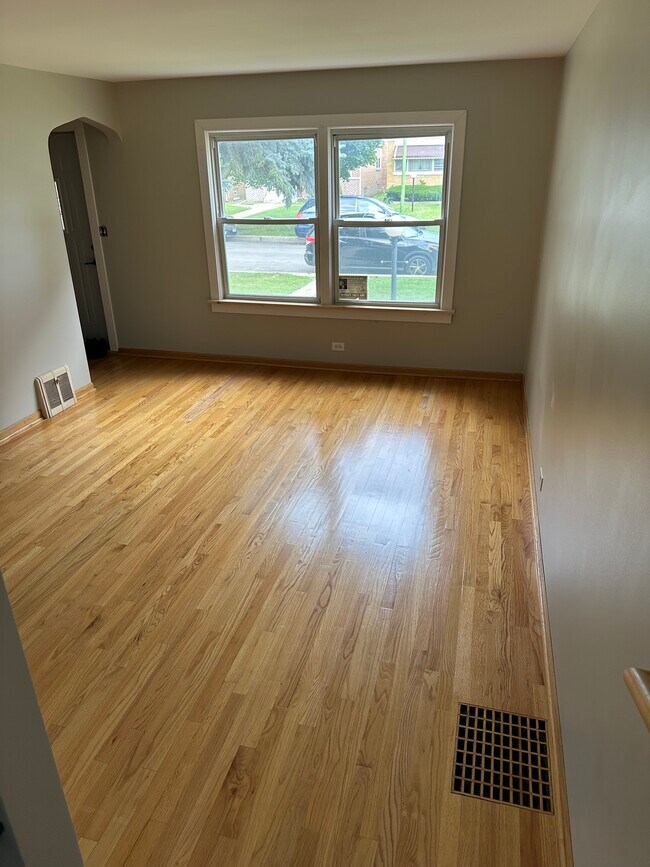 Photo - 9816 S Forest Ave