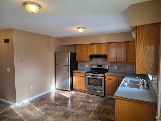 Photo - 96 E Schuyler St