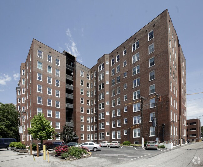 Photo - St. Regis Apartments