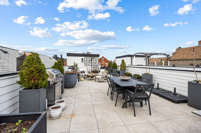 Photo - 1738 W 17th St