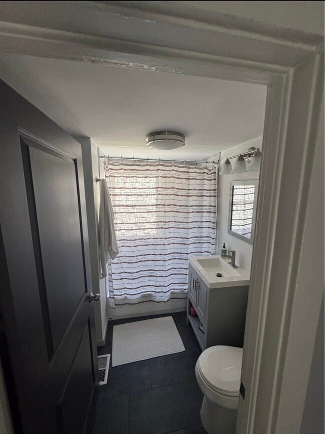 Photo - 1566 Newman Ave