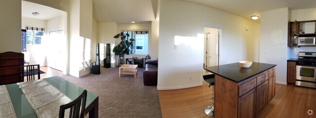 Building Photo - 1739 27th Ln NE Rental