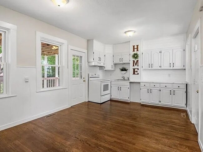 Photo - Available April 15th! Spacious 3 BED 1 BATH in Quiet Weymouth neighborhood. Unit 1