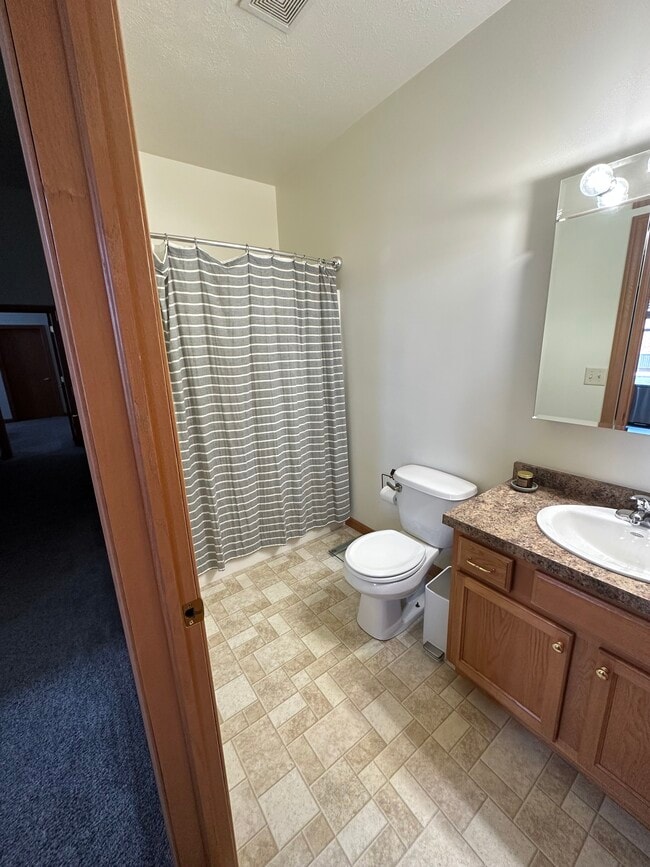 Photo - 121-123 S Main St