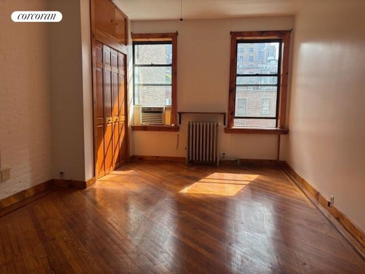 Photo - 140 W 75th St