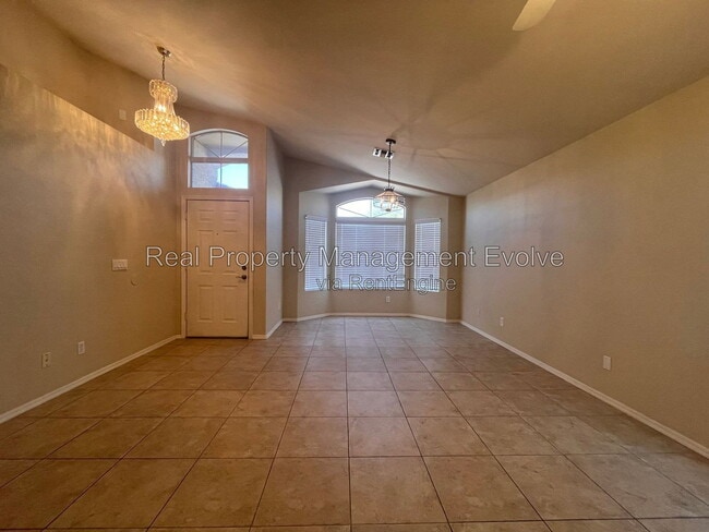 2335 E Aire Libre Ave