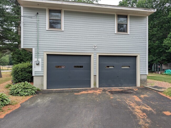 Photo - 10 Sherwood Ln