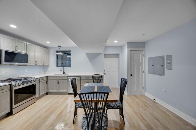 Photo - 2046 W Moffat St Unidad 1