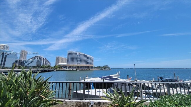 Photo - 905 Brickell Bay Dr Unidad 1831