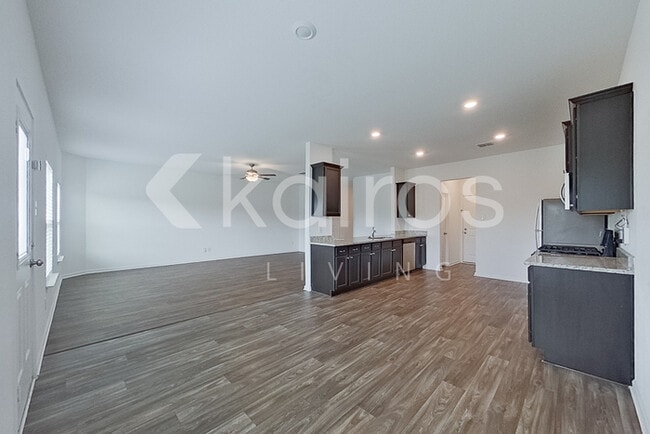 Photo - 946 Shady Brk