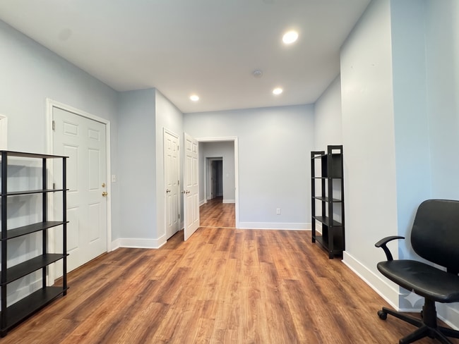 Photo - Spacious 3BR w/ In-Unit Laundry – Renovated, Near Yale SOM Unit 2R