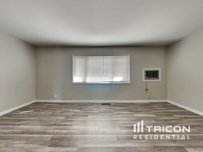 Photo - 2340 Logan Way